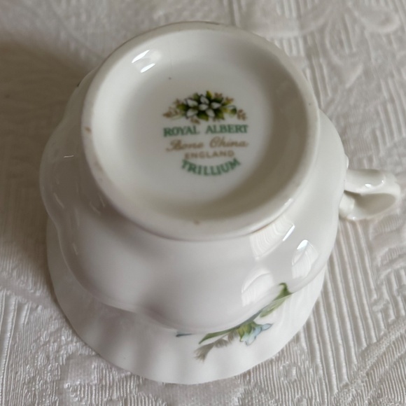 Royal Albert Trillium Cup & Saucer - Picture 4 of 4